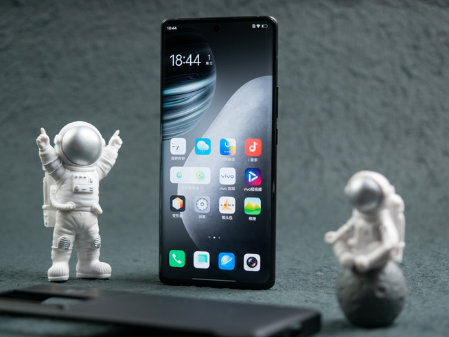 vivo X70 Pro+上手體驗:拍攝實力沖上天花板!至黑配色全系最佳