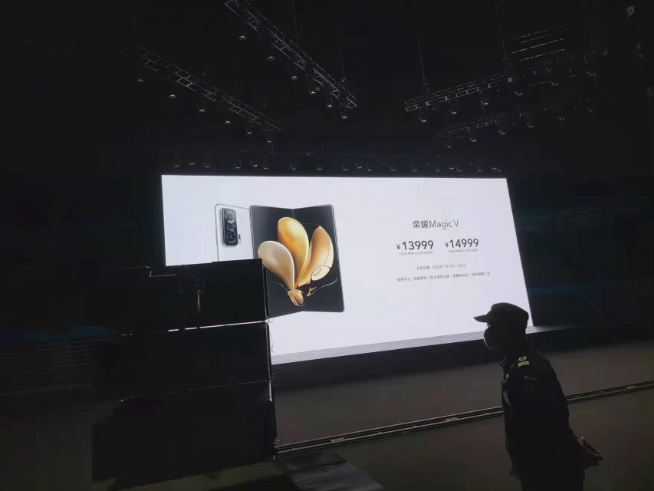 性能沖上同類天花板！榮耀Magic V折疊屏旗艦確認搭載驍龍8