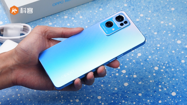 OPPO Reno7 Pro上手體驗(yàn)：前后拍攝都了得！爆款秘訣全靠設(shè)計(jì)？