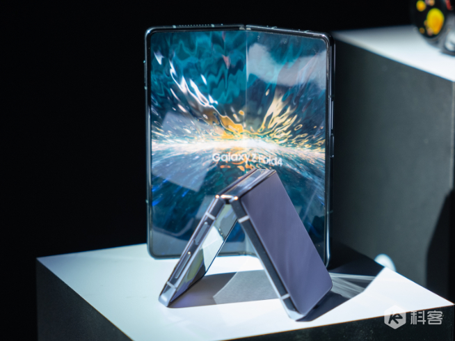 細節升級更輕盈！三星Galaxy Z Fold4/Flip4現場上手