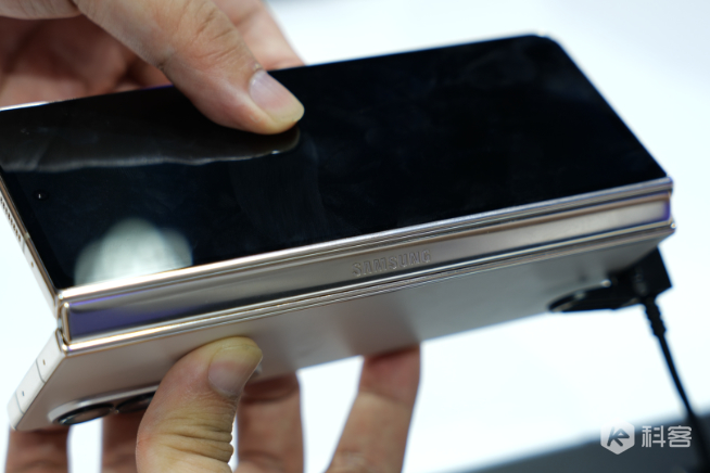 細節升級更輕盈！三星Galaxy Z Fold4/Flip4現場上手