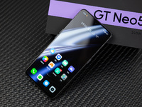 80秒充電20%！真我GT Neo5發(fā)布，三大招暴擊Redmi K60