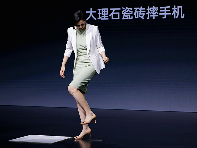 OPPO K12發布:不怕摔不怕刮的千元機,5500mAh電池配百瓦閃充
