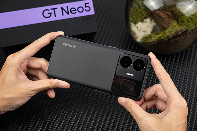 真我GT Neo6發布：有點自信的定價，有點將就的升級
