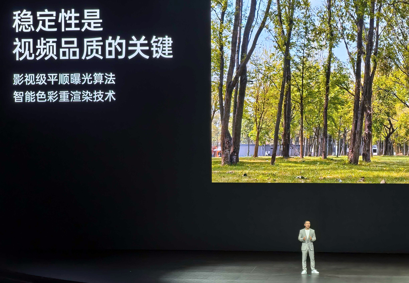 OPPO Find X8 Ultra發(fā)布：劉作虎喊話友商，超大杯哪家強(qiáng)？
