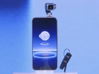 可旋轉跟拍手機榮耀Robot Phone發布，Magic V6刷新紀錄