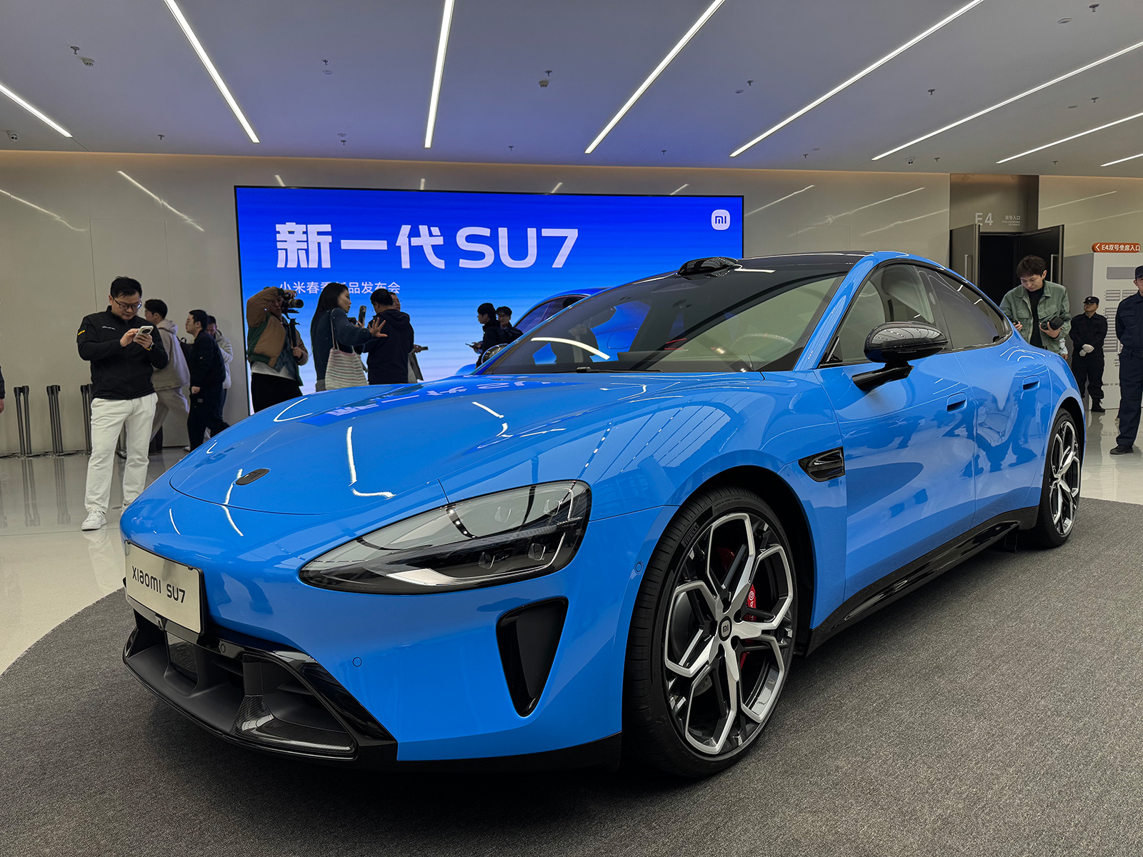 小米新一代SU7 34分鐘鎖單超1.5萬臺，雷軍公布600億投資計劃